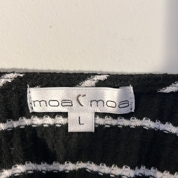 MOA MOA Black & White Faux Wrap Sweater Size  Large - Picture 10 of 10